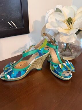 2/35$ ❤️Poetic License Teal and Blue Floral Wedge Sandals